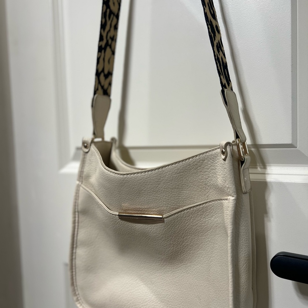 Elegant Cream Shoulder Bag